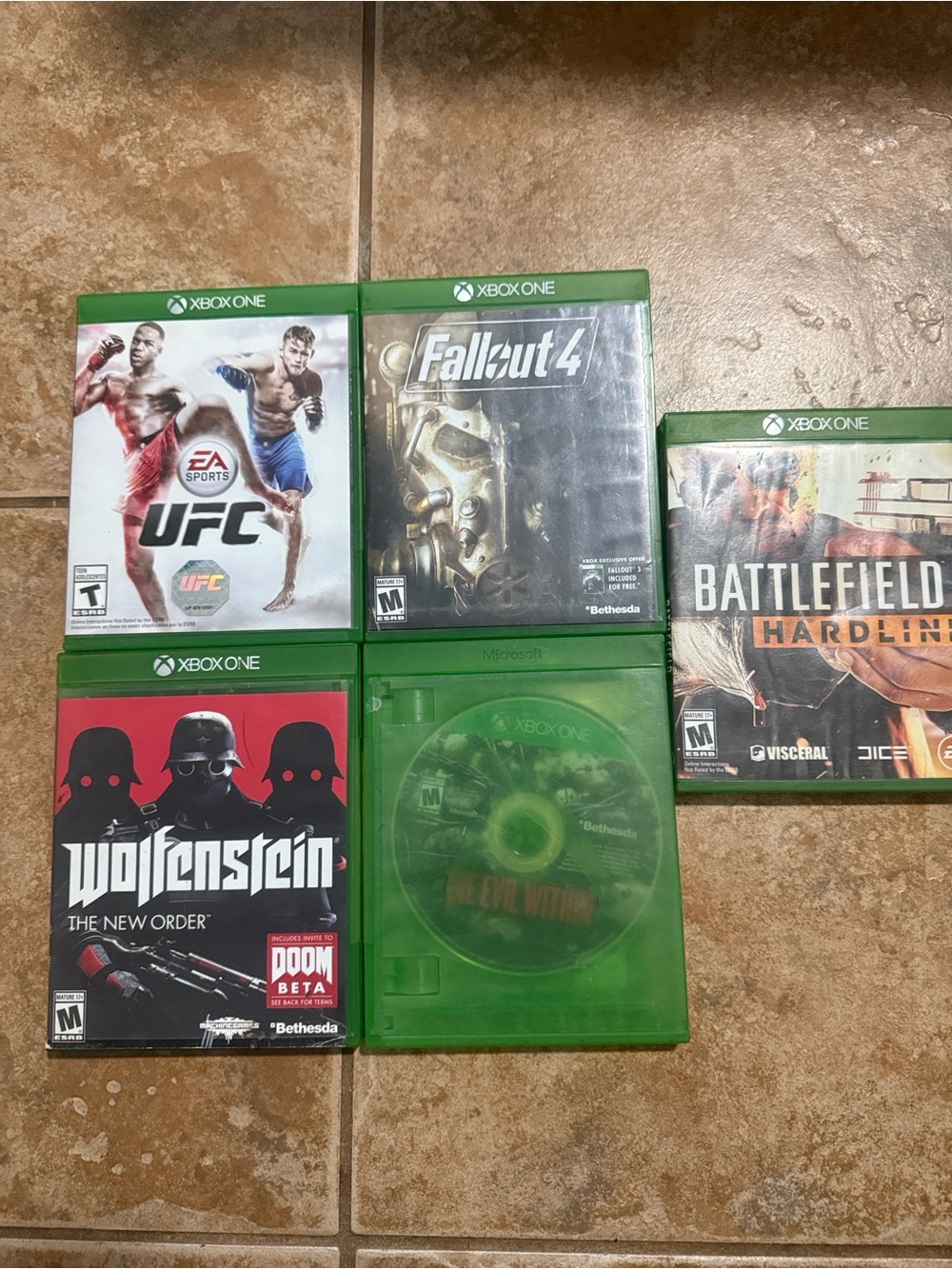 Xbox One Game Case Bundle — Green Case with Fallout 4 Disc